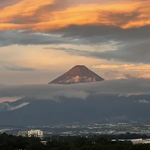 Amazing Aircrafts Views In Front Of Airport Apartamento Guatemala